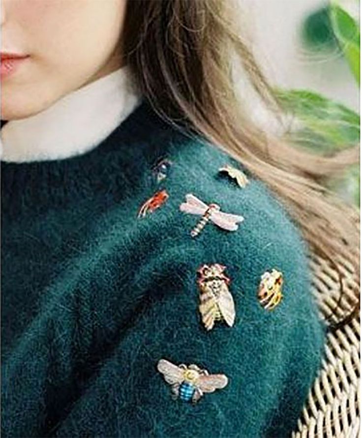 Back brooch ideas: Get inspired with creative ways to wear this accessory.