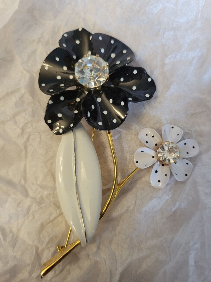 Avon Brooch Styles: Add a Touch of Glamour