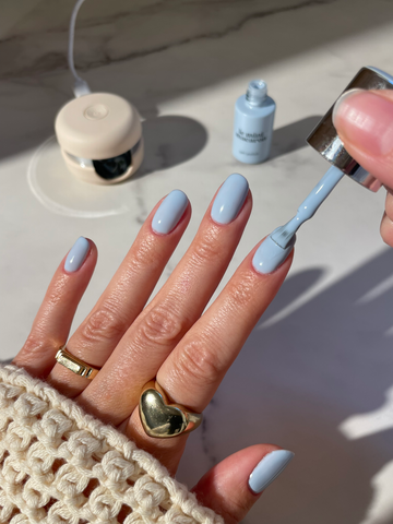 Light Blue Nail Varnish: The Ultimate Guide to Choosing and Applying the Perfect Shade for Your Nails