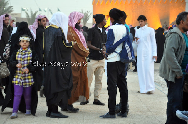Saudi Arabia Fashion for Everyone: Explore modest and modern looks now!