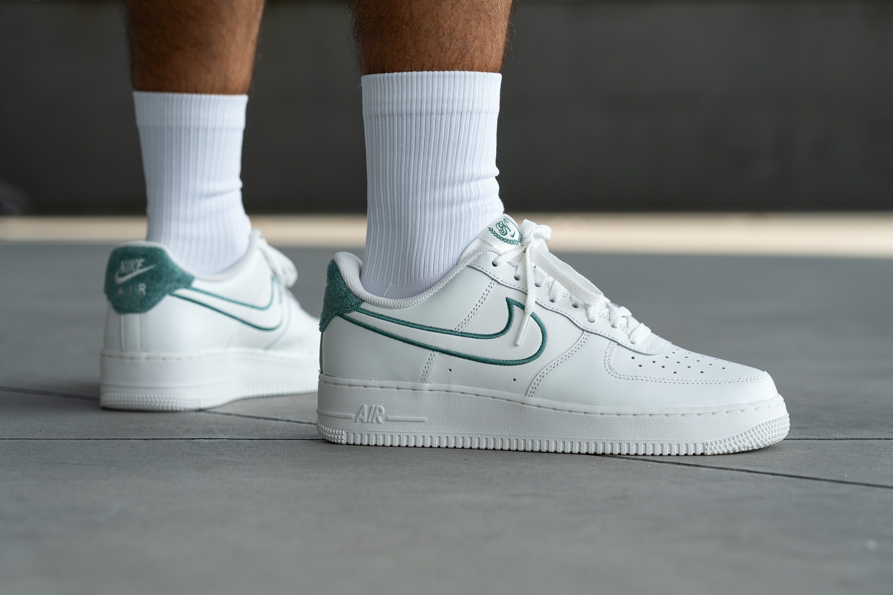 Air Force 1 LV White: Comparing the Different Versions to Help You Choose One