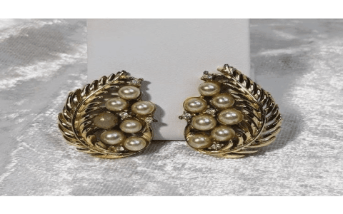 Adorn Yourself with Elegant Vintage Avon Brooches