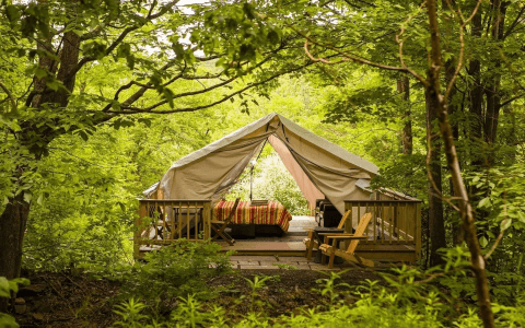 Glamping Outfit Glam: How to Look Chic in the Great Outdoors