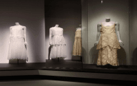 Stunning Coco Chanel Pics: A Fashion Legends Life in Photos.