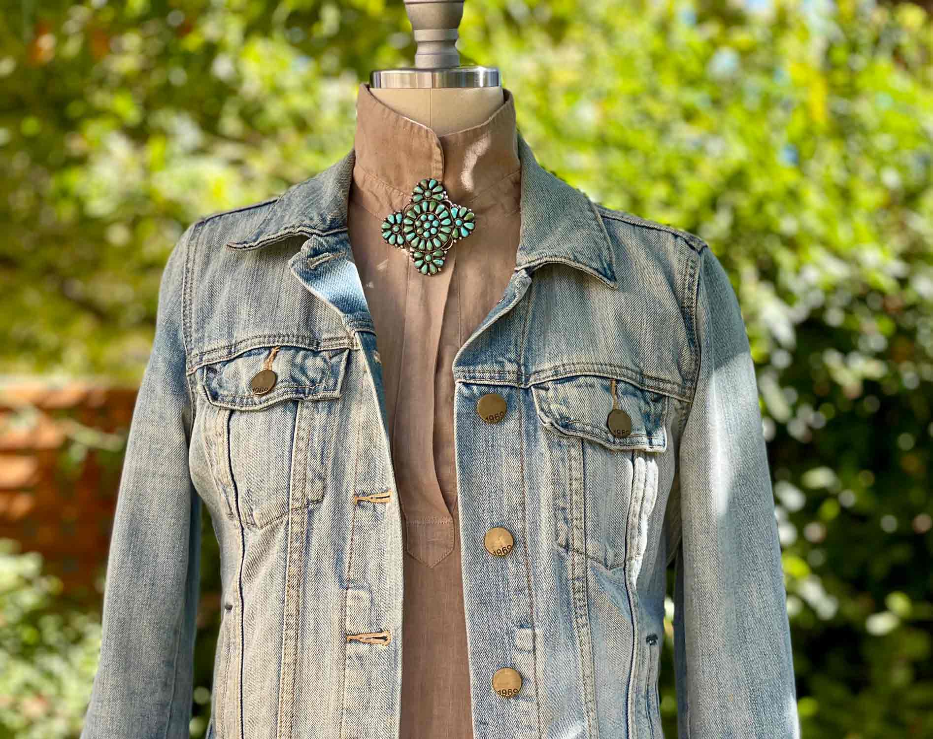 Brooches & Pins: Find the Perfect Style for Your Outfit Here