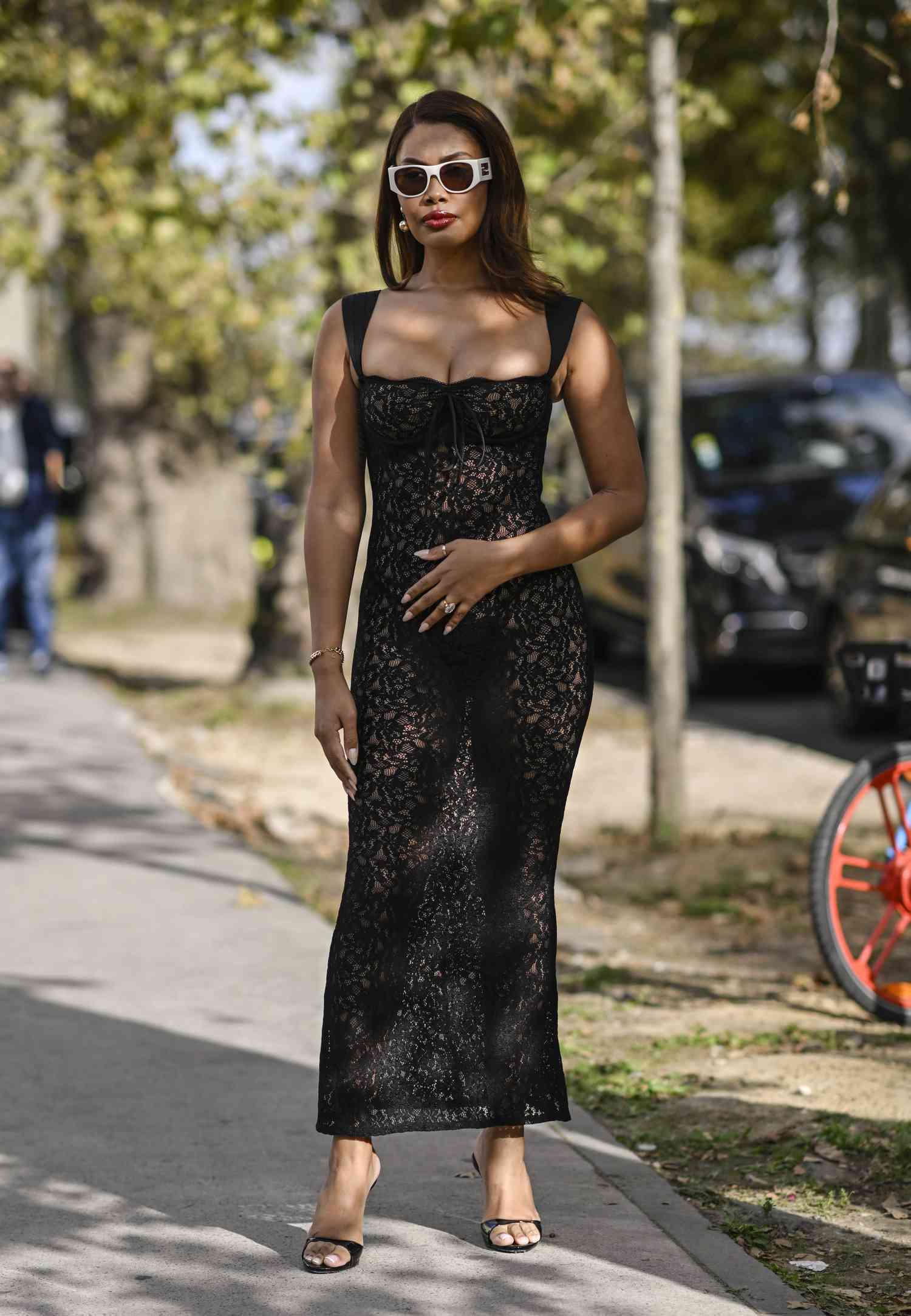 Sheer Outfits: How to Wear Them in Public? (Day and Night Looks!)