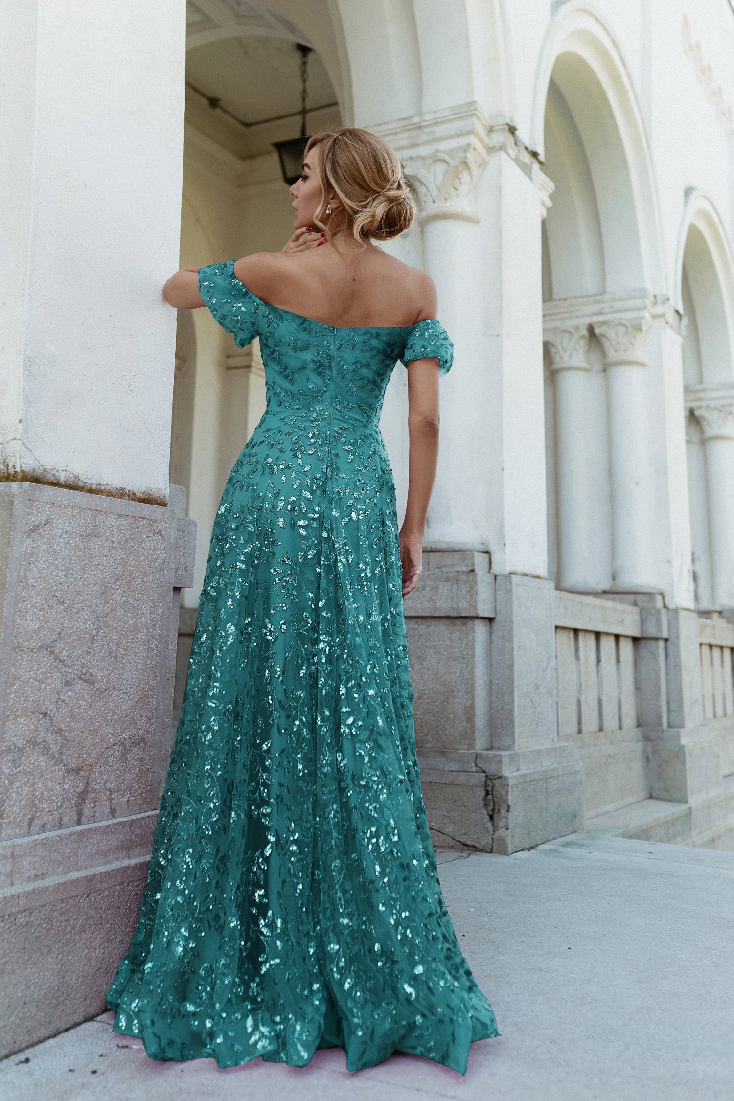 Find Your Dream Teal A-line Gown: Top Picks and Recommendations for a Flattering Fit