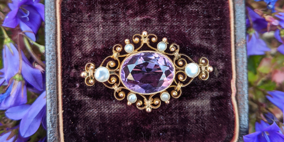 How to Choose a Brooch Purple? What to Consider? Expert Tips Inside!
