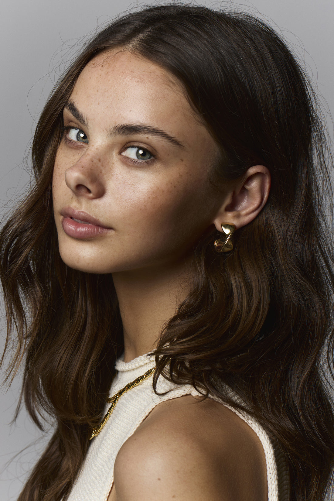 How to Style Designer Hoop Earrings? Heres an Easy Guide for Every Occasion!