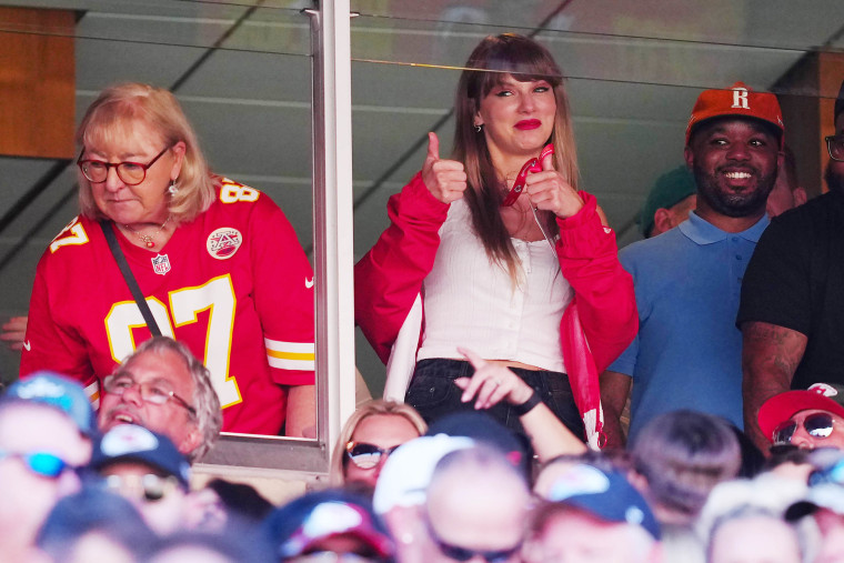 Did You See Taylor Swift at the Chiefs Game? Heres a Recap of the Days Biggest Moments!